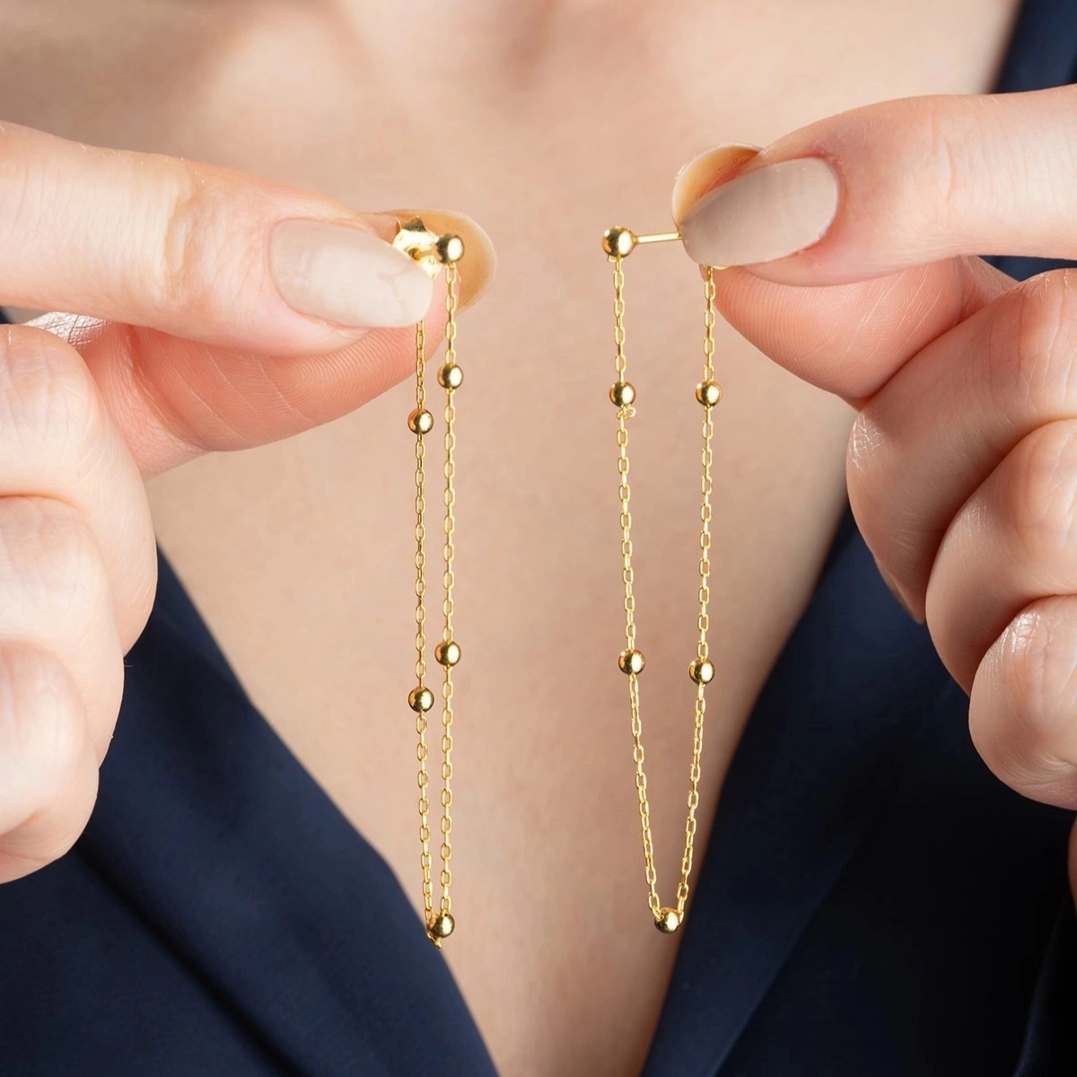 Gümüş Çift Zincirli Gold Top Detaylı Kadın Küpe
