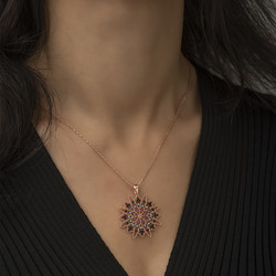 Gümüş Rose Geometrik Desenli Madalyon Kolye - Thumbnail