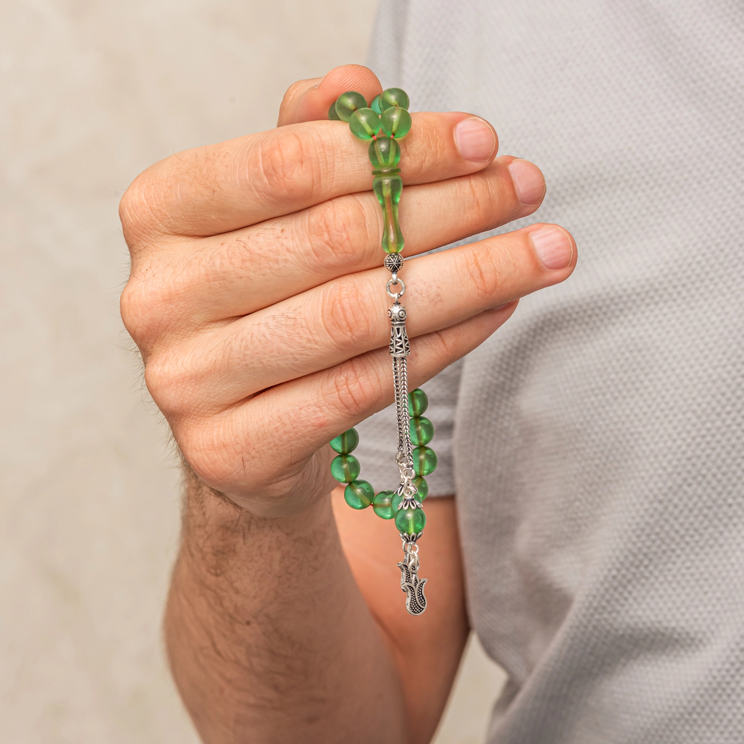 Gümüş Püsküllü Yeşil Yuvarlak Sıkma Kehribar Tesbih