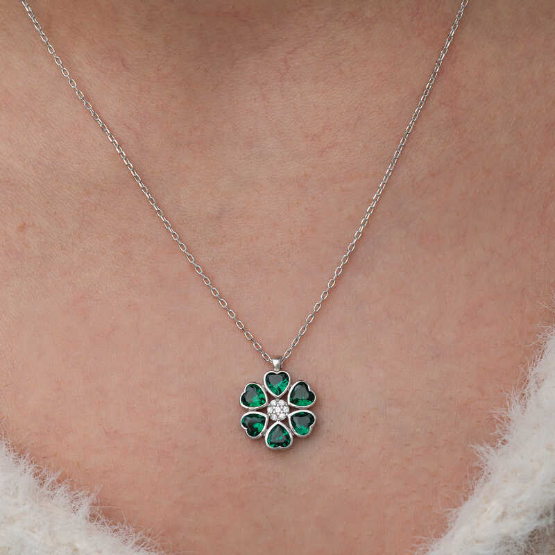 Gümüş Yeşil Kalpli Çiçek Kadın Kolye