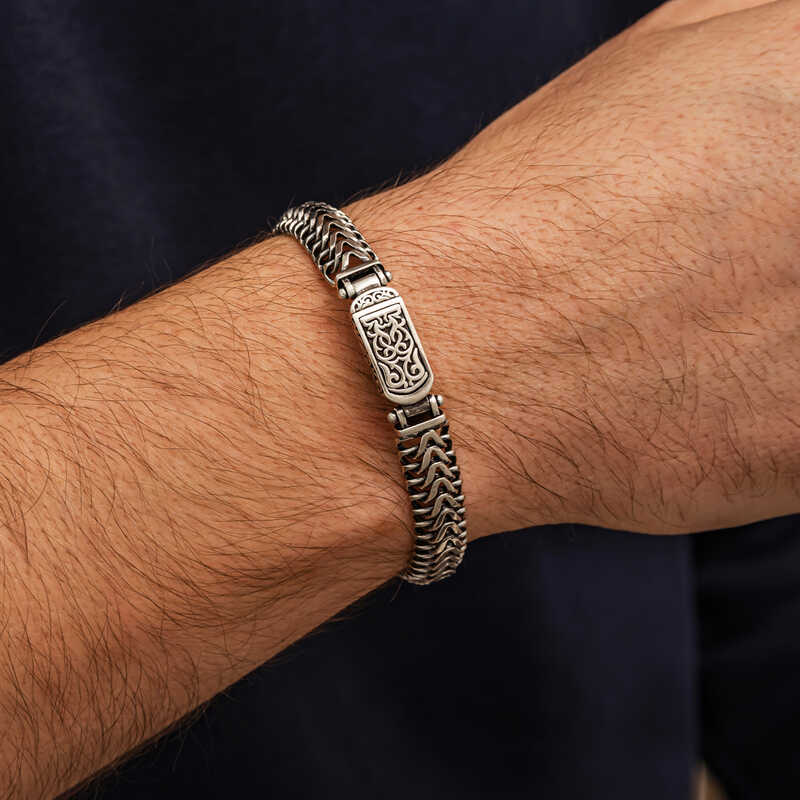 Gümüş Oksitli İşlemeli Erkek Bileklik